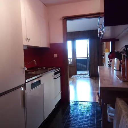 Apartment Domino B-17